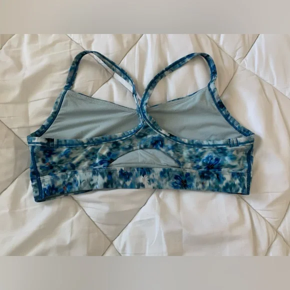 Athleta Sports Bra size Medium - Picture 3 of 6